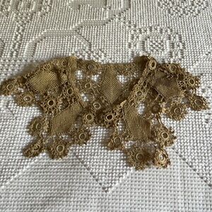 Vintage hand crocheted women’s removable collar.